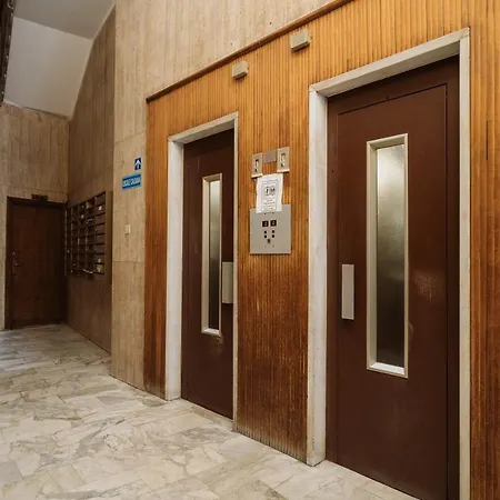 Tra I Tetti Di Campetto, Attico Con Terrazzo E Ascensore E Parcheggio Gratuito