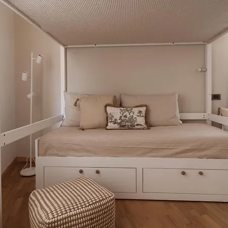 Appartamento Tra I Tetti Di Campetto, Attico Con Terrazzo E Ascensore E Parcheggio Gratuito