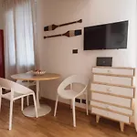 아파트 Tra I Tetti Di Campetto, Attico Con Terrazzo E Ascensore E Parcheggio Gratuito 제노바
