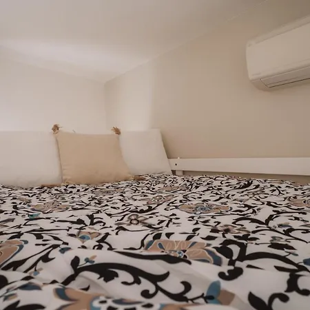 Tra I Tetti Di Campetto, Attico Con Terrazzo E Ascensore Apartmán